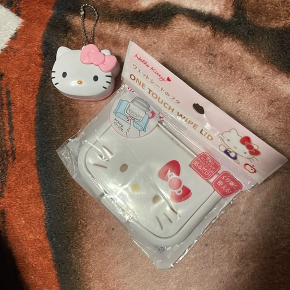Hello Kitty Accessories - Hello Kitty wipey lid & cap